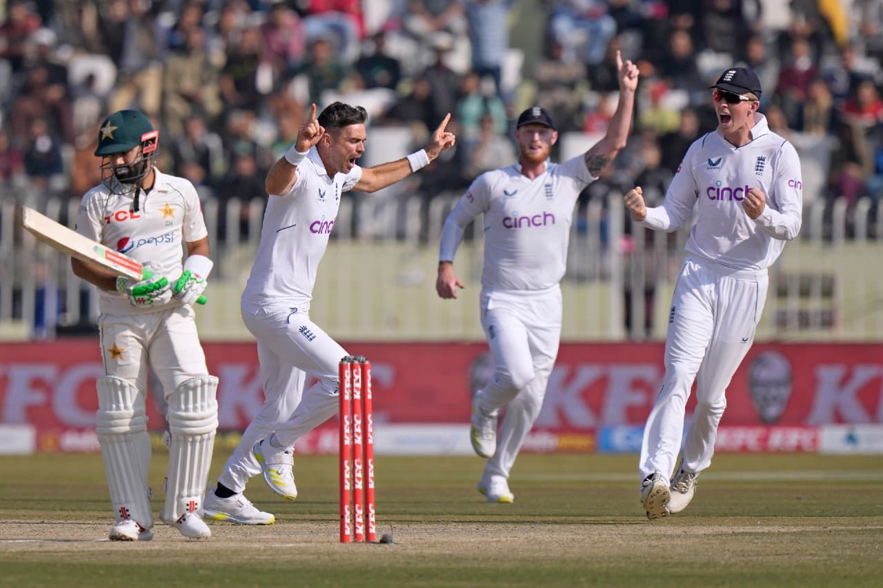 IND vs PAK: पहले टेस्ट में इंग्लैंड ने पाकिस्तान को उसके घर में हराया, चमके जेम्स एंडरसन और ओली रोबिनसन IND vs PAK: पहले टेस्ट में इंग्लैंड ने पाकिस्तान को उसके घर में हराया, चमके जेम्स एंडरसन और ओली रोबिनसन