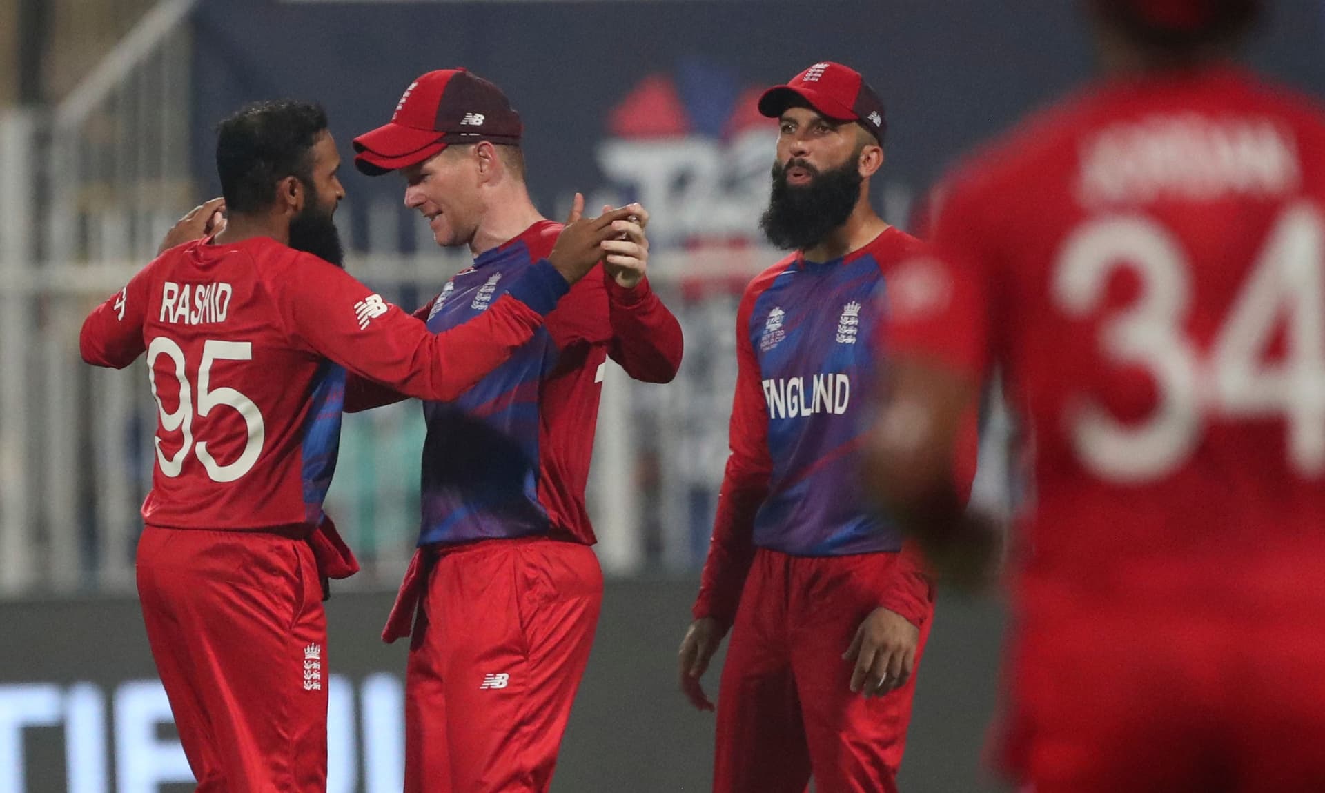 ENG vs SL T20 WC : श्रीलंका को रौंदकर इंग्लैंड सेमीफाइनल में, बटलर ने जमाया वर्ल्ड कप 2021 का पहला शतक ENG vs SL T20 WC : श्रीलंका को रौंदकर इंग्लैंड सेमीफाइनल में, बटलर ने जमाया वर्ल्ड कप 2021 का पहला शतक