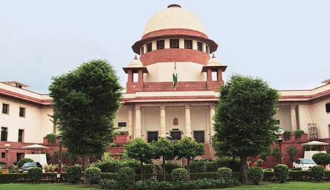 कृषि कानूनों के खिलाफ सुप्रीम कोर्ट पहुंचा भारतीय किसान यूनियन, कहा- नये कानूनों से कॉर्पोरेट लालच के शिकार होंगे किसान कृषि कानूनों के खिलाफ सुप्रीम कोर्ट पहुंचा भारतीय किसान यूनियन, कहा- नये कानूनों से कॉर्पोरेट लालच के शिकार होंगे किसान