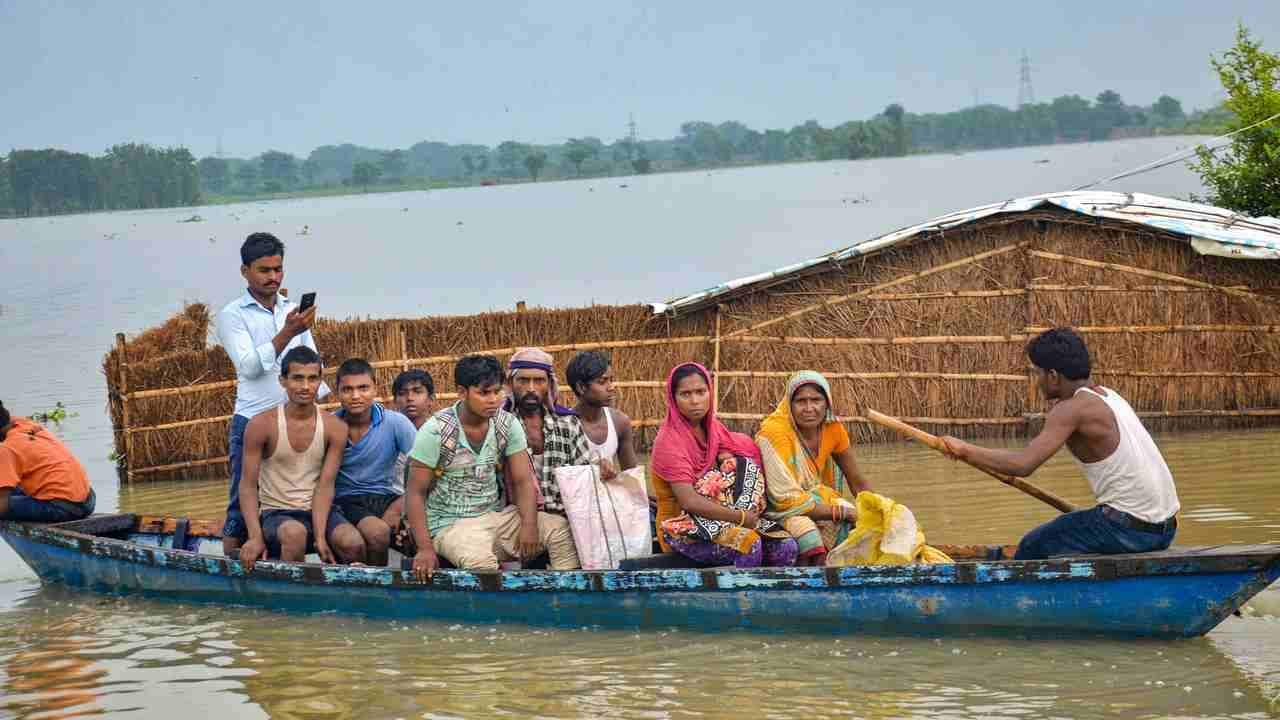 नहीं टला है बाढ़ का खतरा, जल निकासी के लिए चलेगा स्पेशल ड्राइव, लापरवाह अधिकारियों पर
शुरू हुई कार्रवाई नहीं टला है बाढ़ का खतरा, जल निकासी के लिए चलेगा स्पेशल ड्राइव, लापरवाह अधिकारियों पर
शुरू हुई कार्रवाई