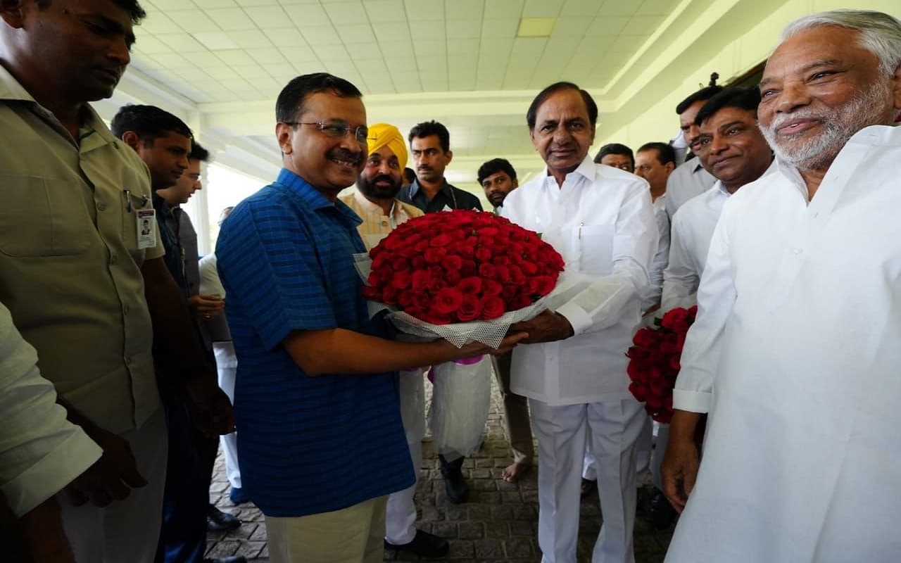 ‘यह समय आपातकाल के दिनों से भी बदतर’, केजरीवाल से मुलाकात के बाद बोले केसीआर ‘यह समय आपातकाल के दिनों से भी बदतर’, केजरीवाल से मुलाकात के बाद बोले केसीआर