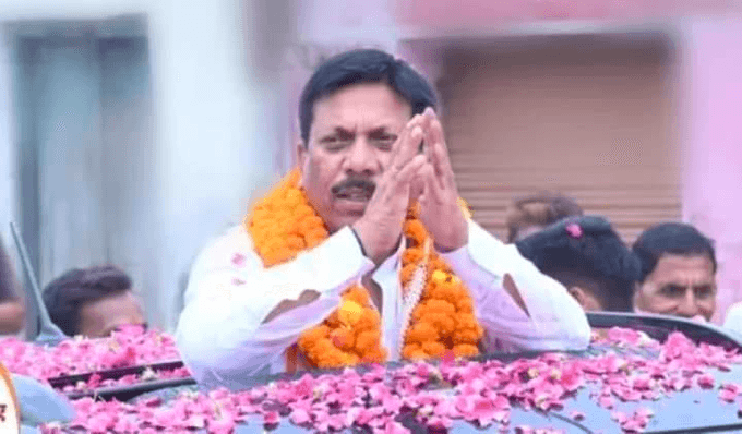 UP Bypoll Result: आजम खान के गढ़ रामपुर में घनश्याम लोधी ने लहराया भगवा, आजमगढ़ में निरहुआ ने दिलाई जीत UP Bypoll Result: आजम खान के गढ़ रामपुर में घनश्याम लोधी ने लहराया भगवा, आजमगढ़ में निरहुआ ने दिलाई जीत