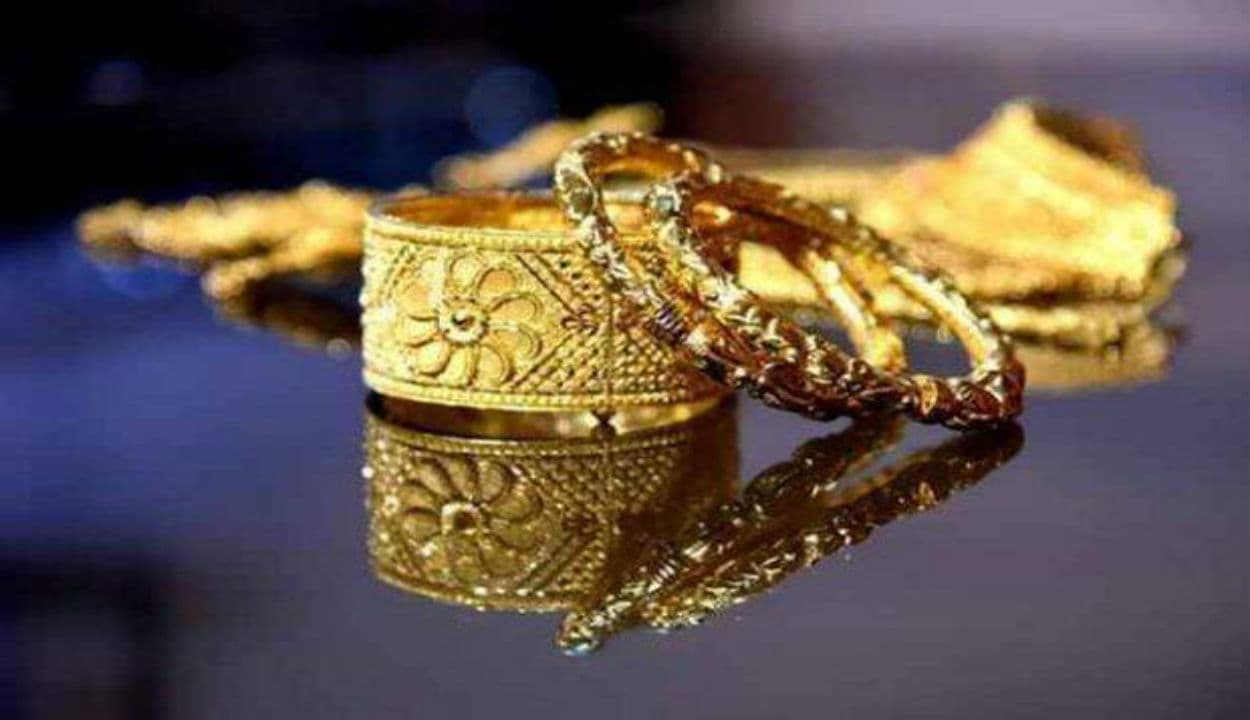 Gold Price fall : सर्राफा बाजार में 243 रुपये सस्ता हुआ सोना, खरीदारी करने से पहले जानिए 24 कैरेट गोल्ड की रेट Gold Price fall : सर्राफा बाजार में 243 रुपये सस्ता हुआ सोना, खरीदारी करने से पहले जानिए 24 कैरेट गोल्ड की रेट