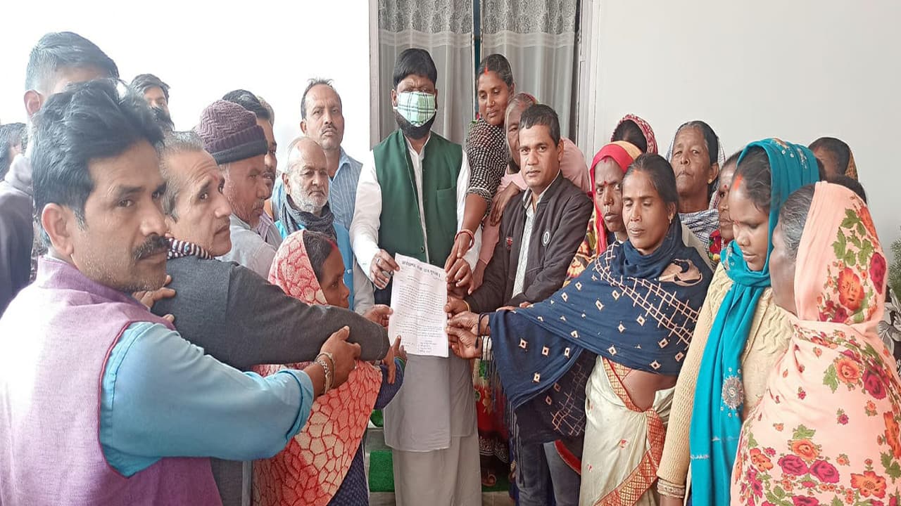 Jharkhand News: गुमला के जशपुर रोड में सब्जी मार्केट हटाकर बनेगा सेल्फी ग्रीन जोन, दुकानदारों ने किया विरोध Jharkhand News: गुमला के जशपुर रोड में सब्जी मार्केट हटाकर बनेगा सेल्फी ग्रीन जोन, दुकानदारों ने किया विरोध