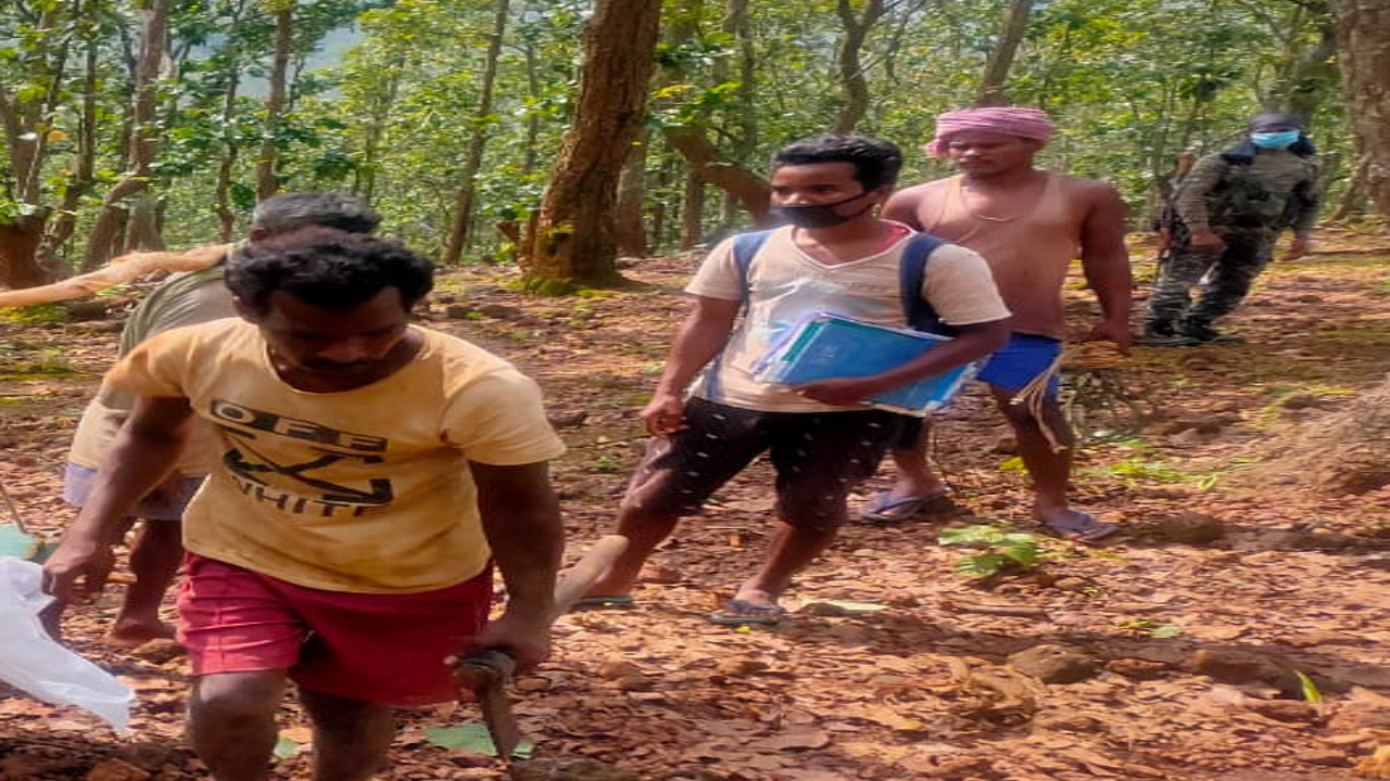 डायन-बिसाही के शक में गुमला में आदिम जनजाति की एक वृद्धा की गयी जान, पड़ोसी ने टांगी से काट कर की हत्या डायन-बिसाही के शक में गुमला में आदिम जनजाति की एक वृद्धा की गयी जान, पड़ोसी ने टांगी से काट कर की हत्या