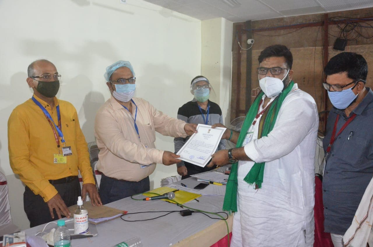 Madhupur Byelection Result 2021 : मधुपुर में मंत्री हफीजुल हसन ने बचायी पिता की विरासत, अंतिम 3 राउंड रहा निर्णायक Madhupur Byelection Result 2021 : मधुपुर में मंत्री हफीजुल हसन ने बचायी पिता की विरासत, अंतिम 3 राउंड रहा निर्णायक