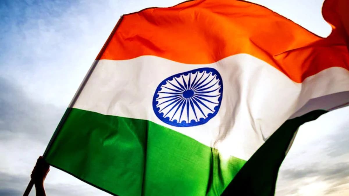 Har Ghar Tiranga: भारतीय डाक ने बना डाला नया रिकॉर्ड, 10 दिन में बेच डाले 1 करोड़ से अधिक राष्ट्रीय ध्वज Har Ghar Tiranga: भारतीय डाक ने बना डाला नया रिकॉर्ड, 10 दिन में बेच डाले 1 करोड़ से अधिक राष्ट्रीय ध्वज