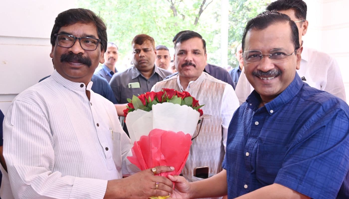 झारखंड के CM हेमंत सोरेन से दिल्ली के सीएम अरविंद केजरीवाल की मुलाकात, AAP सुप्रीमो से इस मुद्दे पर हुई बात झारखंड के CM हेमंत सोरेन से दिल्ली के सीएम अरविंद केजरीवाल की मुलाकात, AAP सुप्रीमो से इस मुद्दे पर हुई बात