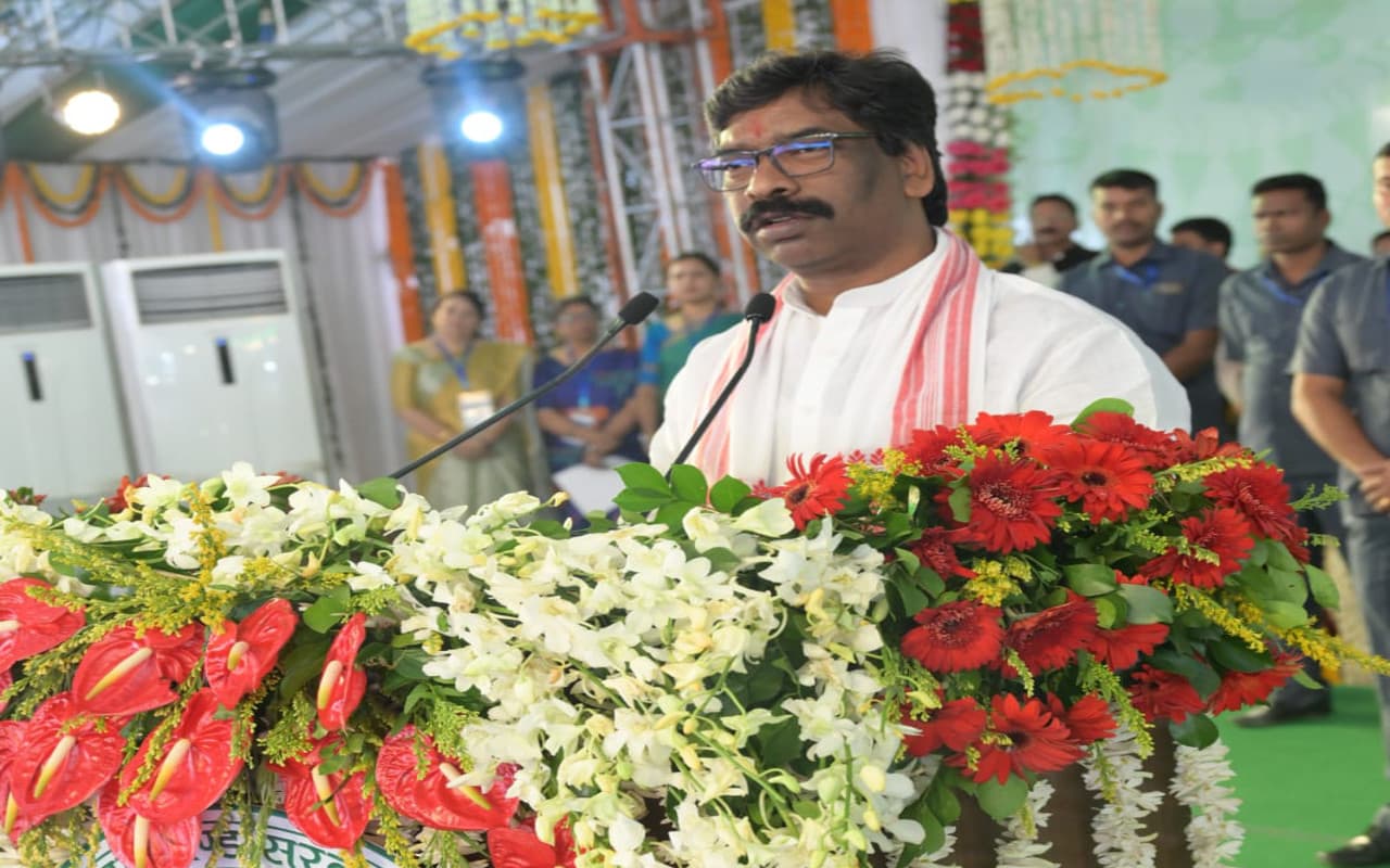 झारखंड में बनेंगे एक लाख कुएं, सीएम हेमंत सोरेन ने चेताया-कागज पर नहीं, धरातल पर हो कुएं का निर्माण झारखंड में बनेंगे एक लाख कुएं, सीएम हेमंत सोरेन ने चेताया-कागज पर नहीं, धरातल पर हो कुएं का निर्माण