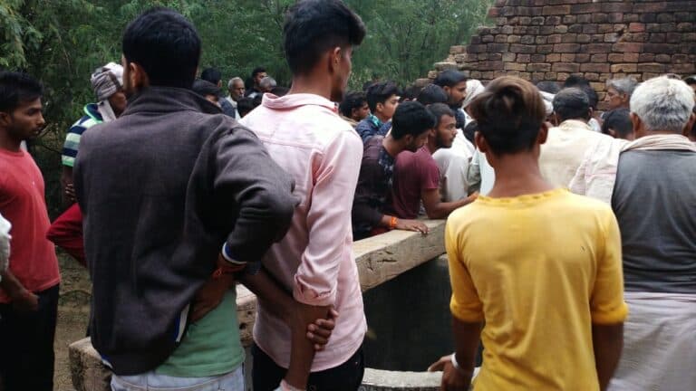 Agra News: खेलने के दौरान 30 साल पुराने कुएं में गिरी दो बच्चियां, एक की मौत, दूसरी की हालत गंभीर Agra News: खेलने के दौरान 30 साल पुराने कुएं में गिरी दो बच्चियां, एक की मौत, दूसरी की हालत गंभीर