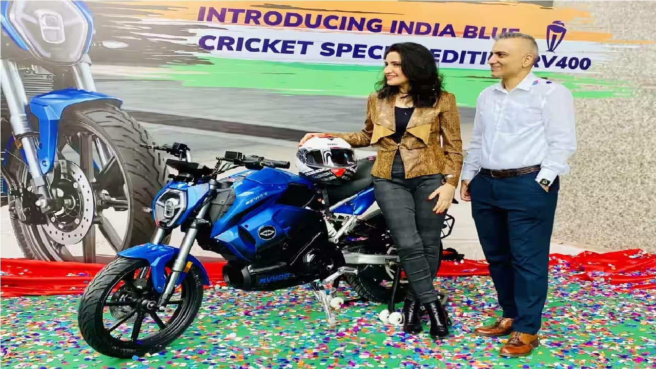 रिवोल्ट मोटर्स की क्रिकेट स्पेशल India Blue इलेक्ट्रिक बाइक बाजार में लॉन्च, वर्ल्ड कप में मचाएगी धूम रिवोल्ट मोटर्स की क्रिकेट स्पेशल India Blue इलेक्ट्रिक बाइक बाजार में लॉन्च, वर्ल्ड कप में मचाएगी धूम
