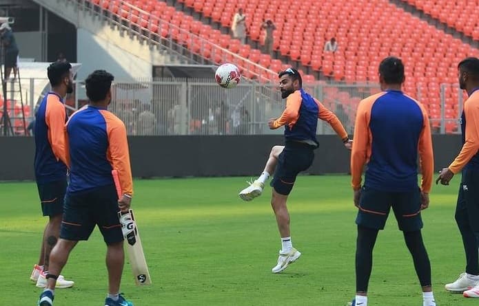 अभिमन्यु ईश्वरन को लेकर टीम इंडिया में गहराया विवाद, कोहली के रिक्वेस्ट को BCCI ने ठुकराया, ऐसा रहा इतिहास अभिमन्यु ईश्वरन को लेकर टीम इंडिया में गहराया विवाद, कोहली के रिक्वेस्ट को BCCI ने ठुकराया, ऐसा रहा इतिहास