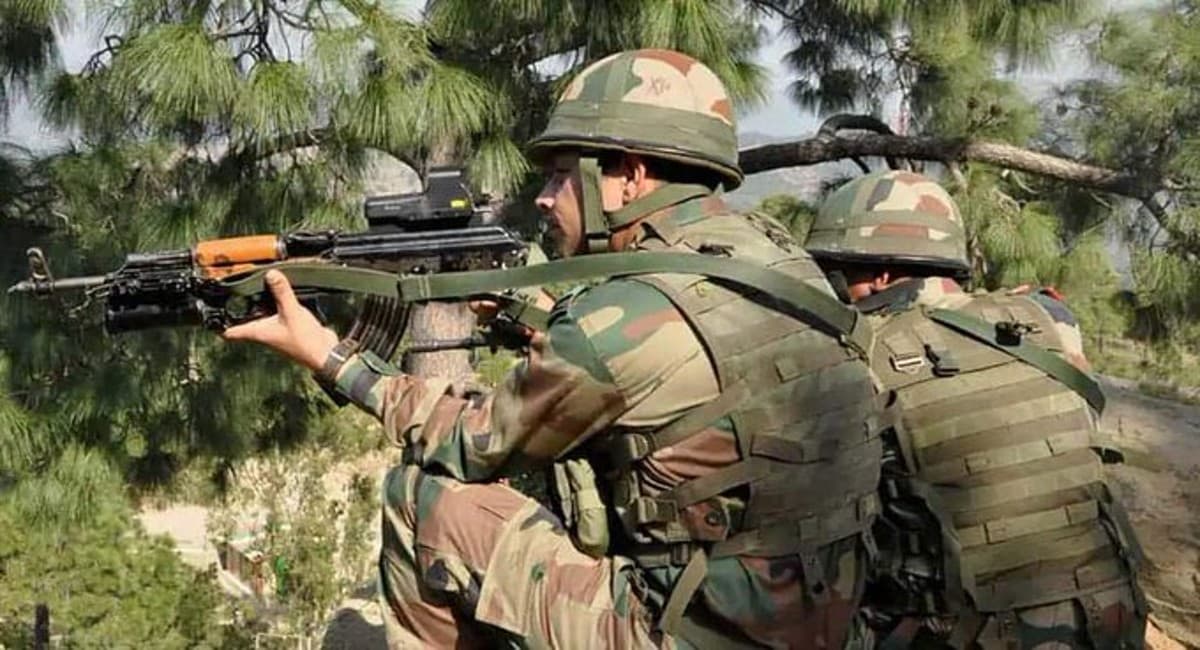 टारगेट किलिंग के बाद जम्मू कश्मीर में आतंकियों के खिलाफ NIA की मुहिम तेज, कई जगह छापेमारी टारगेट किलिंग के बाद जम्मू कश्मीर में आतंकियों के खिलाफ NIA की मुहिम तेज, कई जगह छापेमारी