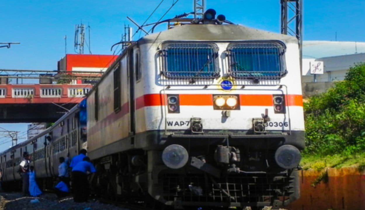 IRCTC/Indian Railways : रेलवे को 167 साल के इतिहास में पहली बार कमाई से ज्यादा करना पड़ा रिफंड, करोड़ों रुपये का नुकसान IRCTC/Indian Railways : रेलवे को 167 साल के इतिहास में पहली बार कमाई से ज्यादा करना पड़ा रिफंड, करोड़ों रुपये का नुकसान