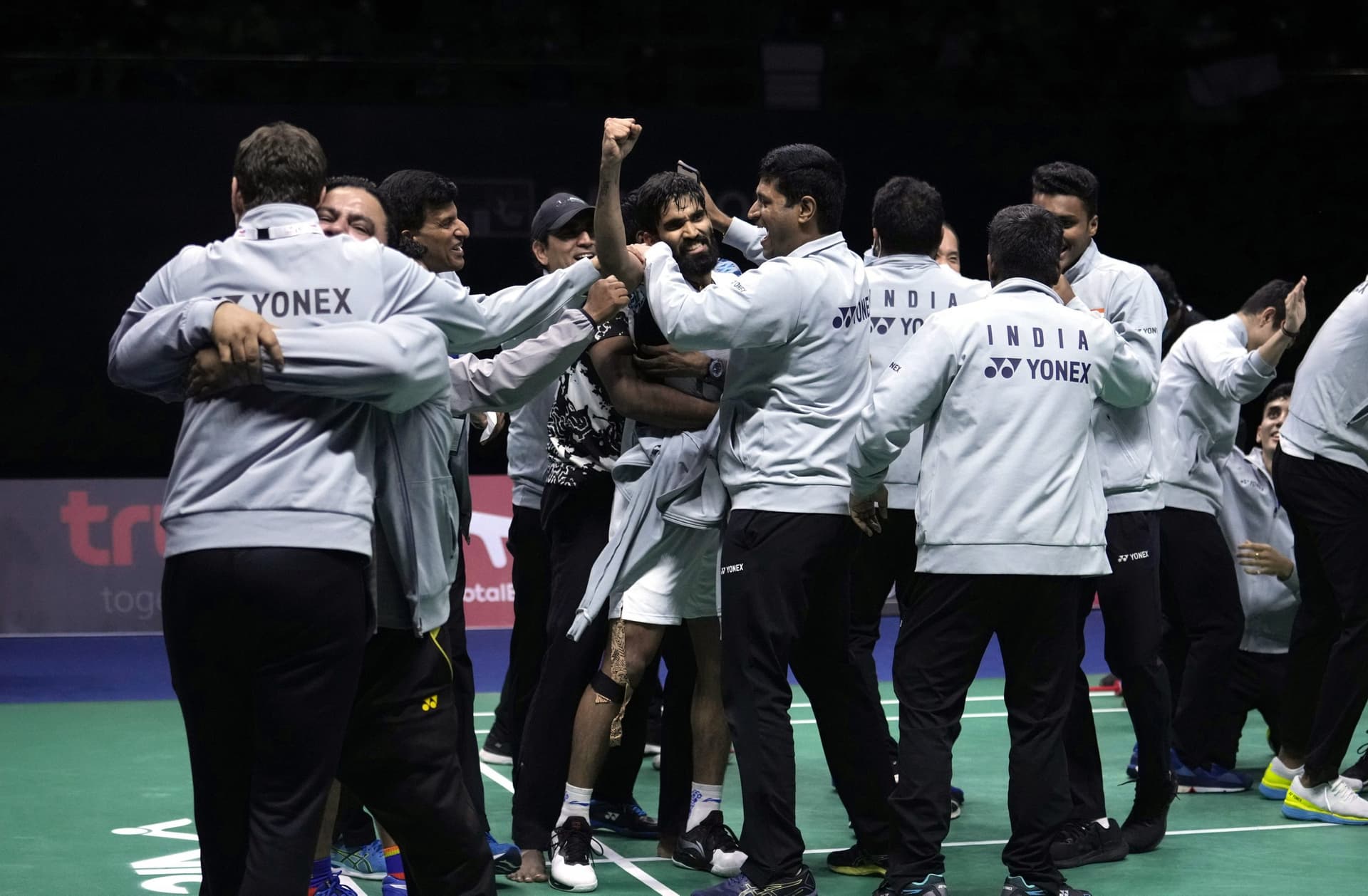 Thomas Cup जीतने के बाद भारतीय बैडमिंटन टीम पर पैसों की बरसात, खेल मंत्रालय और BAI देगा एक-एक करोड़ Thomas Cup जीतने के बाद भारतीय बैडमिंटन टीम पर पैसों की बरसात, खेल मंत्रालय और BAI देगा एक-एक करोड़