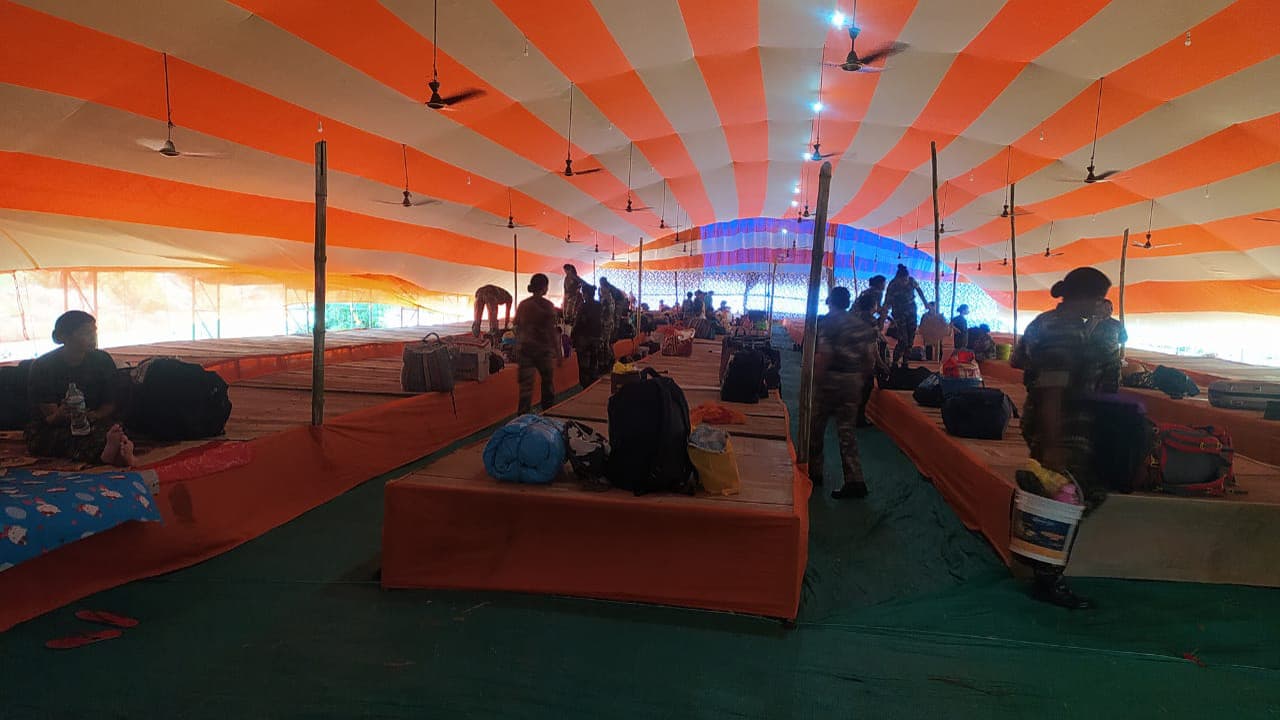 PM Modi के आगमन एवं श्रावणी मेला के लिए 9 इको कंपनियां पहुंची देवघर, बन रहे 3 सेफ हाउस हॉस्पिटल PM Modi के आगमन एवं श्रावणी मेला के लिए 9 इको कंपनियां पहुंची देवघर, बन रहे 3 सेफ हाउस हॉस्पिटल
