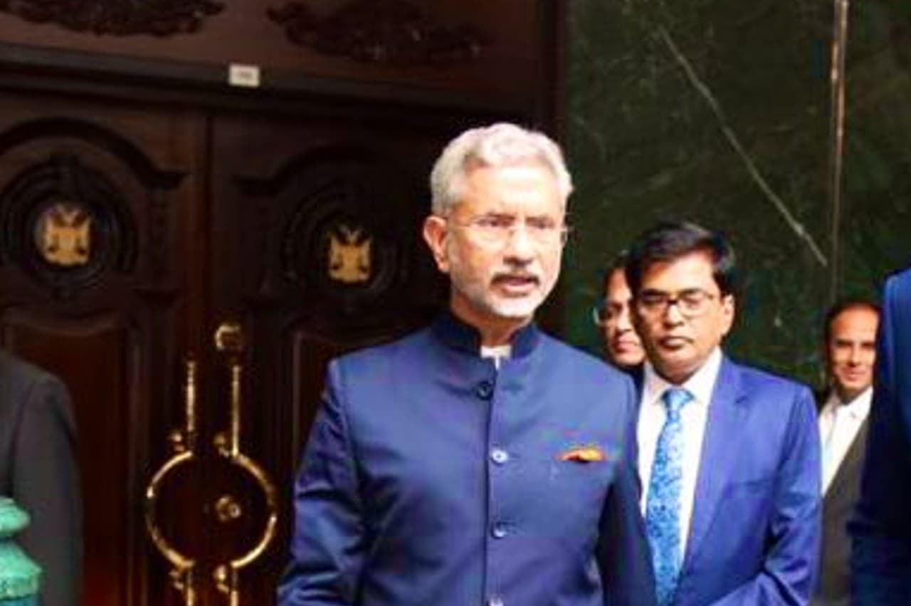 इंदिरा गांधी की हत्या के जश्न पर भड़के विदेश मंत्री एस जयशंकर, कनाडा को दी चेतावनी इंदिरा गांधी की हत्या के जश्न पर भड़के विदेश मंत्री एस जयशंकर, कनाडा को दी चेतावनी