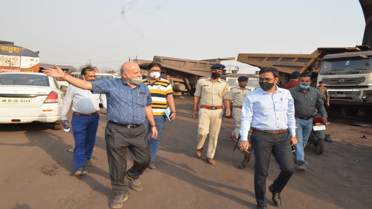 झरिया पुलिस के लाठीचार्ज मामले में CM हेमंत सोरेन ने लिया संज्ञान, प्रशासनिक जांच हुई शुरू, जानें पूरा मामला झरिया पुलिस के लाठीचार्ज मामले में CM हेमंत सोरेन ने लिया संज्ञान, प्रशासनिक जांच हुई शुरू, जानें पूरा मामला