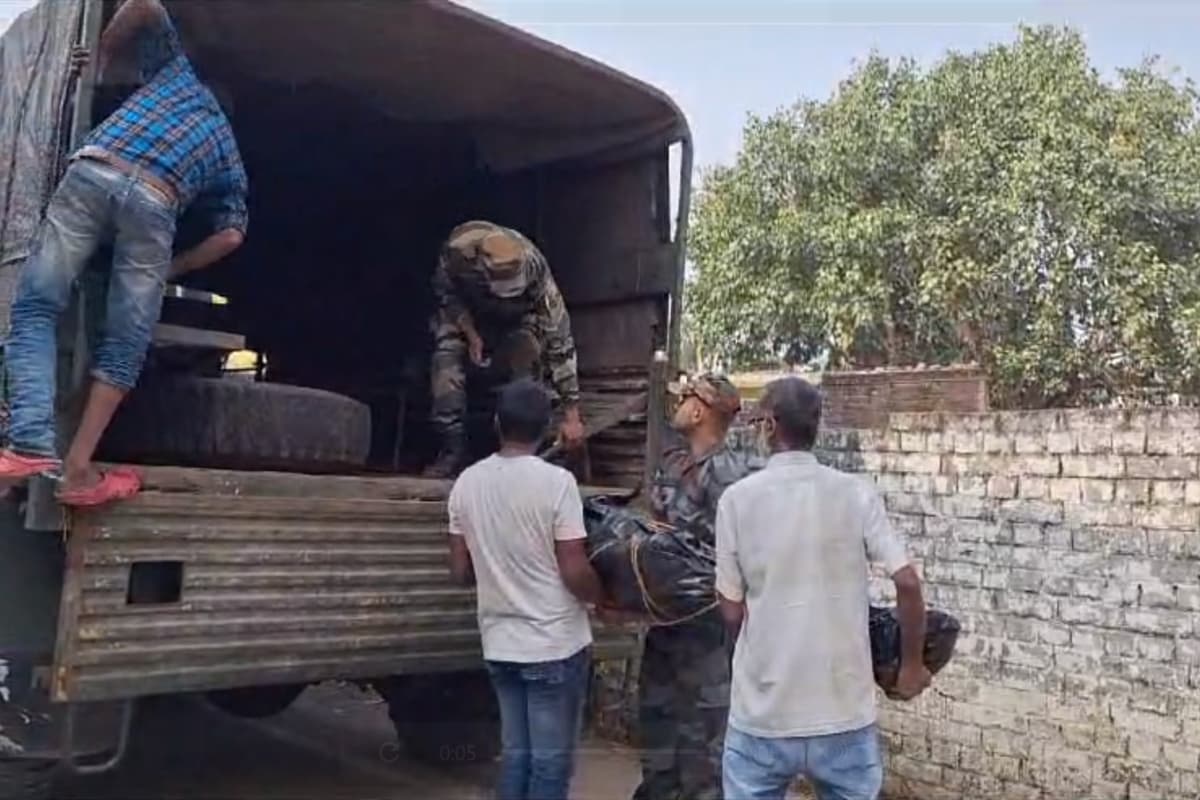 हत्या या आत्महत्या? झारखंड में पेड़ से लटका मिला आर्मी जवान का शव, छुट्टी लेकर जानेवाला था घर हत्या या आत्महत्या? झारखंड में पेड़ से लटका मिला आर्मी जवान का शव, छुट्टी लेकर जानेवाला था घर
