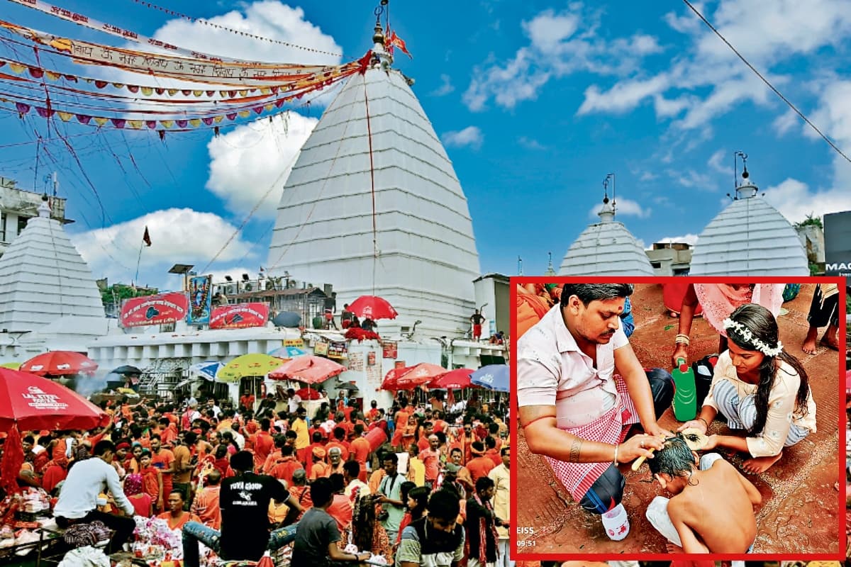 बाबाधाम देवघर में जलार्पण के बाद रुद्राभिषेक करा रहे भक्त, यहां मुंडन की अनोखी परंपरा बाबाधाम देवघर में जलार्पण के बाद रुद्राभिषेक करा रहे भक्त, यहां मुंडन की अनोखी परंपरा