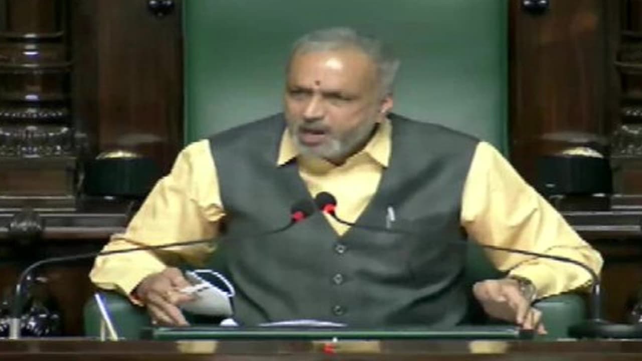 Karnataka: सदन में कांग्रेसी विधायक लगा रहे थे RSS विरोधी नारे, विधानसभा अध्यक्ष ने लगाई क्लास, बोले… Karnataka: सदन में कांग्रेसी विधायक लगा रहे थे RSS विरोधी नारे, विधानसभा अध्यक्ष ने लगाई क्लास, बोले…