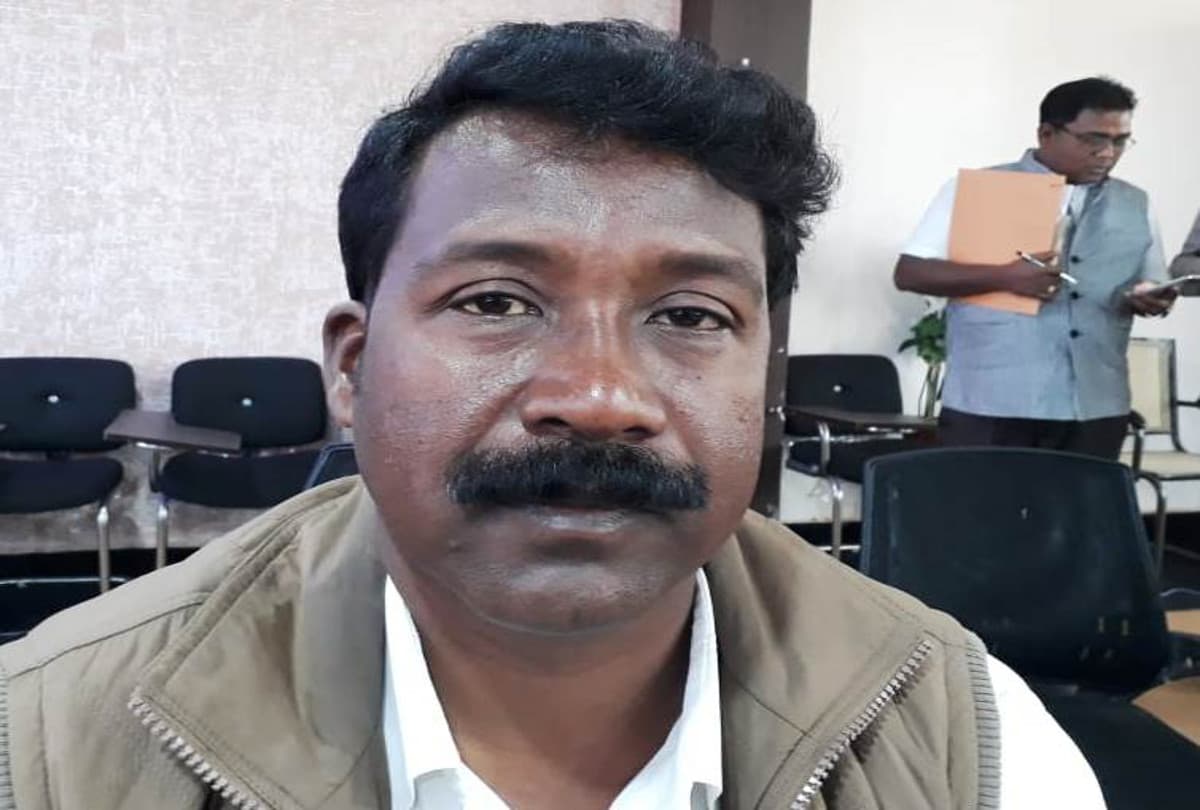 झारखंड के कोलेबिरा विधायक विक्सल कोंगाड़ी का दावा, बोले- मुझे भी मंत्री पद के साथ मोटी रकम का मिला था ऑफर झारखंड के कोलेबिरा विधायक विक्सल कोंगाड़ी का दावा, बोले- मुझे भी मंत्री पद के साथ मोटी रकम का मिला था ऑफर