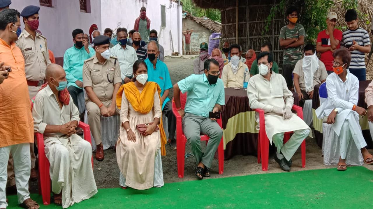 गलवान घाटी में शहीद हुए साहिबगंज के कुंदन की याद में डिहारी में बनेगा शहीद स्मारक, विधायक और डीसी ने रखी आधारशिला गलवान घाटी में शहीद हुए साहिबगंज के कुंदन की याद में डिहारी में बनेगा शहीद स्मारक, विधायक और डीसी ने रखी आधारशिला