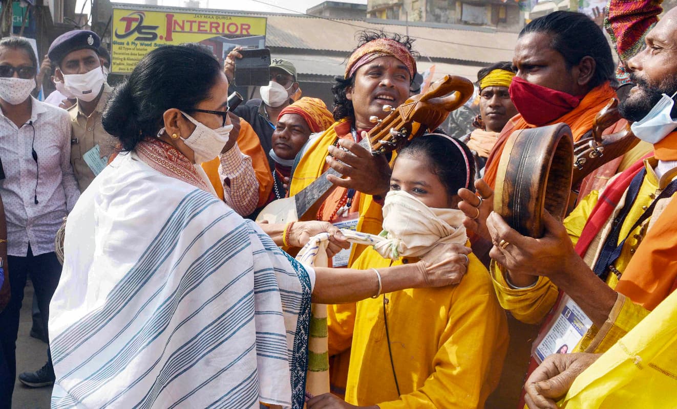 Mamata at Bolpur: ‘मैं मुख्यमंत्री नहीं, दीदी हूं’, आदिवासियों के गांव में बोलीं तृणमूल सुप्रीमो ममता बनर्जी Mamata at Bolpur: ‘मैं मुख्यमंत्री नहीं, दीदी हूं’, आदिवासियों के गांव में बोलीं तृणमूल सुप्रीमो ममता बनर्जी