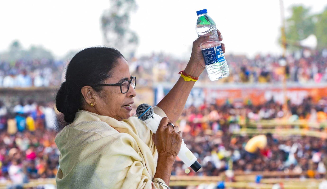 West Bengal Election 2021: बांग्ला नहीं बोल सकते, लेकिन बंगाल में वोट की भीख मांगने चले आते हैं, भाजपा पर ममता बनर्जी का हमला West Bengal Election 2021: बांग्ला नहीं बोल सकते, लेकिन बंगाल में वोट की भीख मांगने चले आते हैं, भाजपा पर ममता बनर्जी का हमला