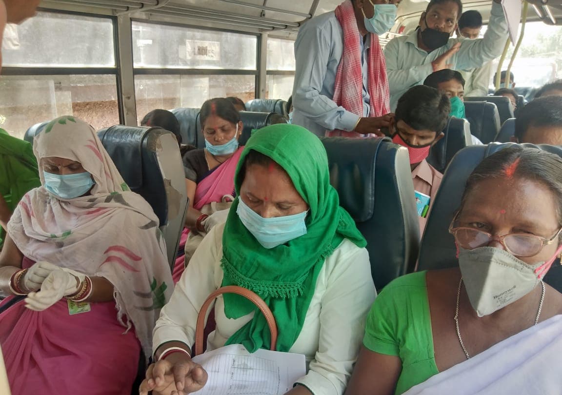 Coronavirus Pandemic : कोरोना की जांच करने पहुंचे स्वास्थ्यकर्मियों को देखते ही भड़के हिंदपीढ़ी के लोग