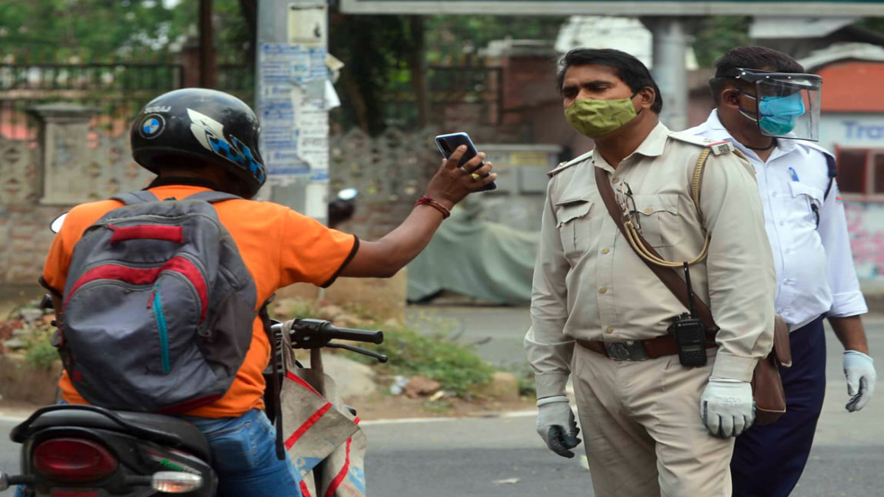झारखंड में E- Pass बना परेशानी का सबब, उलूल-जुलूल लिखने वालों का भी बन रहा पास, जरूरतमंद हो रहे परेशान झारखंड में E- Pass बना परेशानी का सबब, उलूल-जुलूल लिखने वालों का भी बन रहा पास, जरूरतमंद हो रहे परेशान