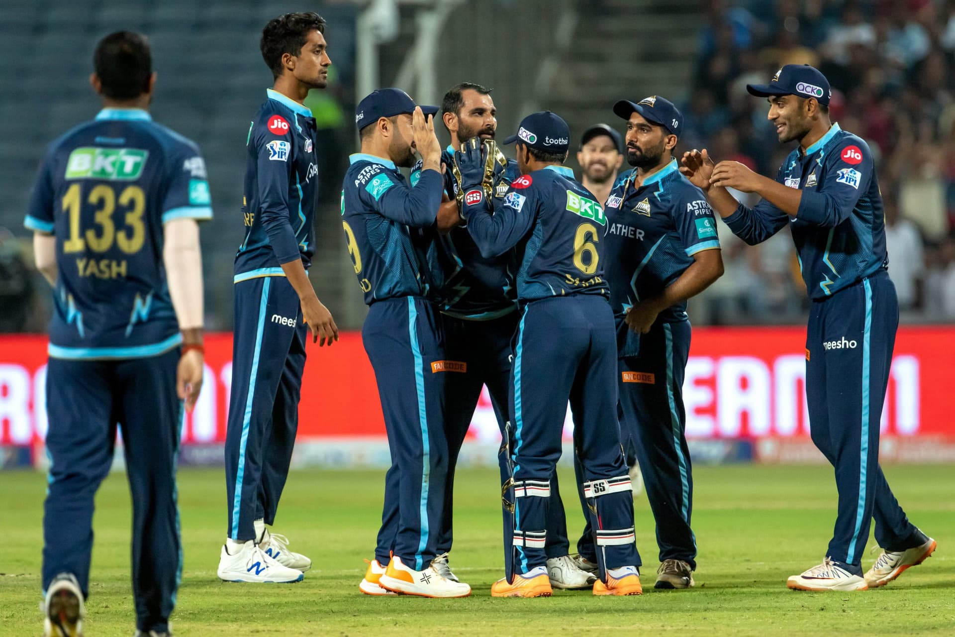 IPL 2022: गुजरात और लखनऊ की टीम प्लेऑफ में, तीन और चार स्थान के लिए इन टीमों के बीच मुकाबला IPL 2022: गुजरात और लखनऊ की टीम प्लेऑफ में, तीन और चार स्थान के लिए इन टीमों के बीच मुकाबला