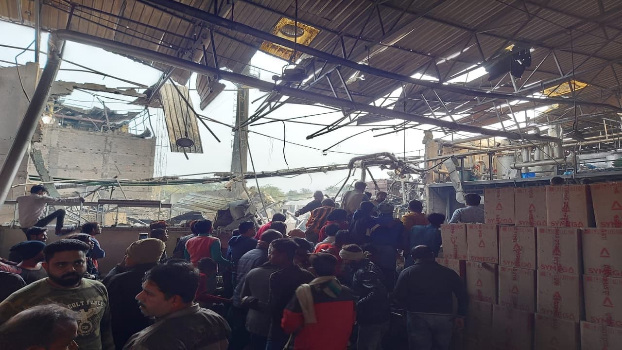 बिहार के मुजफ्फरपुर में नूडल्स फैक्ट्री में हुए हादसे को लेकर अब तक सामने आई ये बातें, आप भी जानें बिहार के मुजफ्फरपुर में नूडल्स फैक्ट्री में हुए हादसे को लेकर अब तक सामने आई ये बातें, आप भी जानें