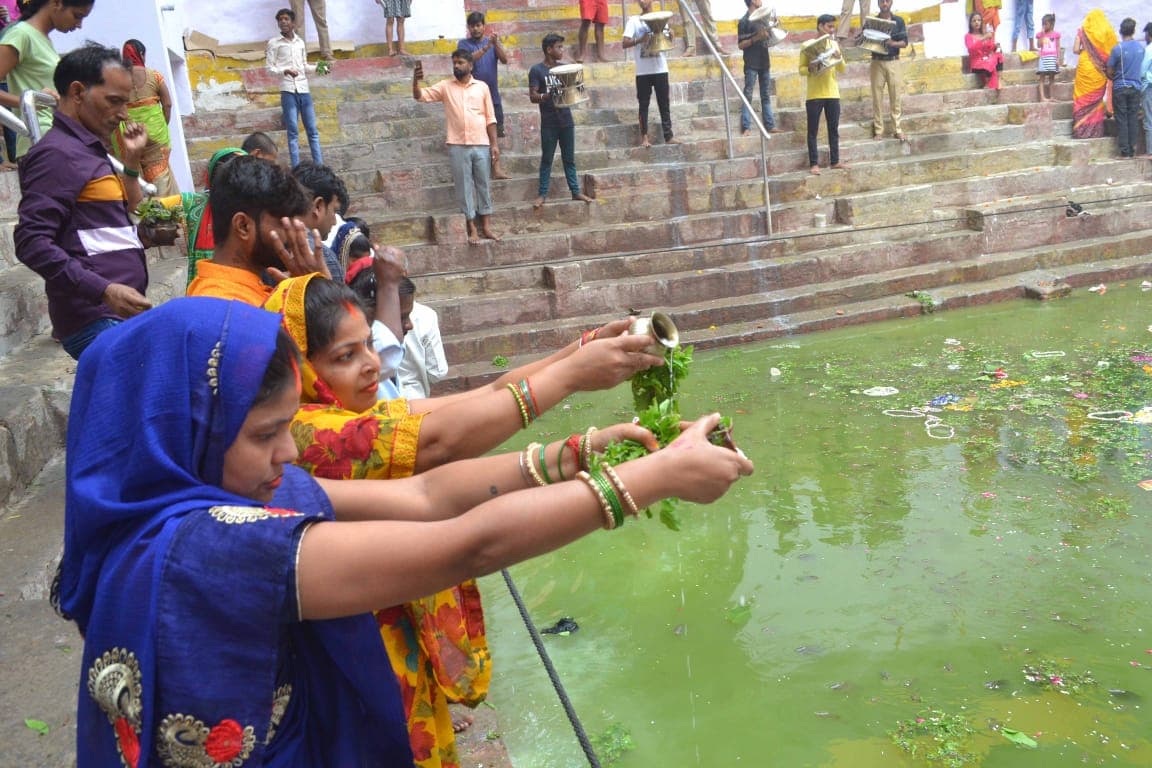 Nag Panchami 2022: काशी के जैतपुरा के नागकूप पर उमड़े श्रद्धालु, जानें शेषनाग के अवतार से जुड़ी मान्यता Nag Panchami 2022: काशी के जैतपुरा के नागकूप पर उमड़े श्रद्धालु, जानें शेषनाग के अवतार से जुड़ी मान्यता