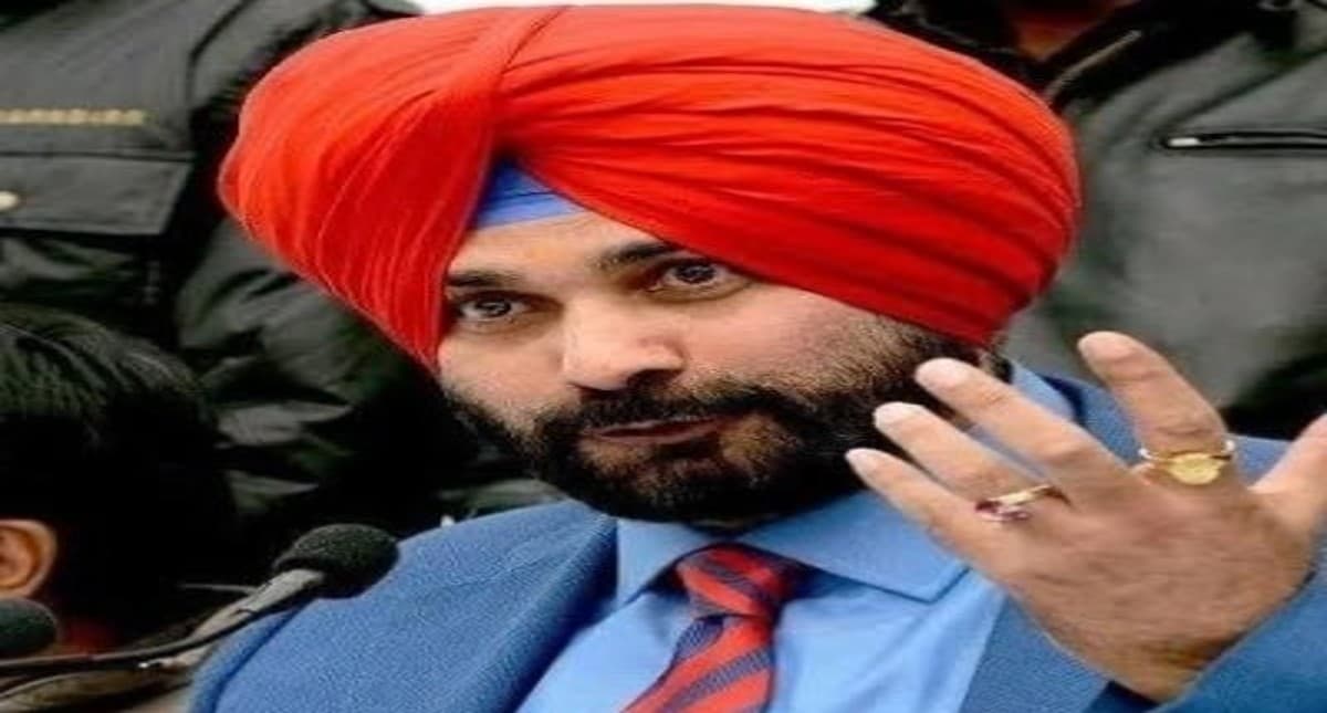 नवजोत सिंह सिद्धू को SC ने 34 साल पुराने ‘1988 रोड रेज’ मामले में सुनाई एक साल की सजा नवजोत सिंह सिद्धू को SC ने 34 साल पुराने ‘1988 रोड रेज’ मामले में सुनाई एक साल की सजा