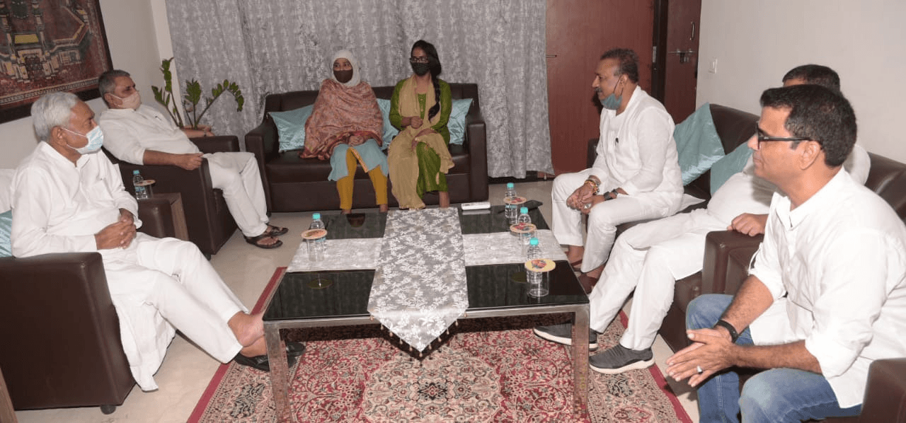 बिहार विधान परिषद उपचुनाव: तनवीर अख्तर के निधन से खाली हुई सीट पर जदयू उनकी पत्नी को बनायेगा उम्मीदवार बिहार विधान परिषद उपचुनाव: तनवीर अख्तर के निधन से खाली हुई सीट पर जदयू उनकी पत्नी को बनायेगा उम्मीदवार