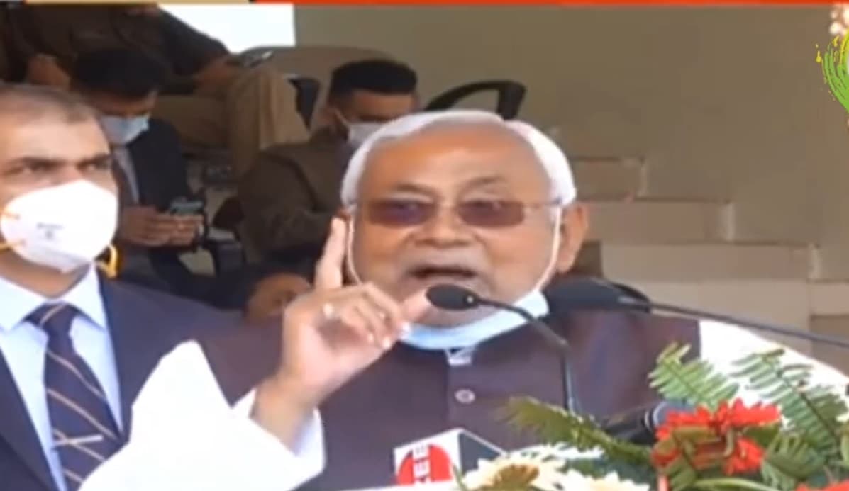 Liquor Ban in Bihar: बिहार में शराबबंदी पर सीएम नीतीश सख्त, बोले- शराबबंदी लागू रहेगी, कोई ढिलाई नहीं होगी अपराधी कोई भी हो, बचेंगे नहीं Liquor Ban in Bihar: बिहार में शराबबंदी पर सीएम नीतीश सख्त, बोले- शराबबंदी लागू रहेगी, कोई ढिलाई नहीं होगी अपराधी कोई भी हो, बचेंगे नहीं