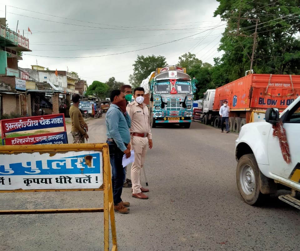 Covid19 Effect : बिहार और झारखंड का पलामू बॉर्डर सील, ई-पास के बिना नहीं मिलेगा प्रवेश Covid19 Effect : बिहार और झारखंड का पलामू बॉर्डर सील, ई-पास के बिना नहीं मिलेगा प्रवेश