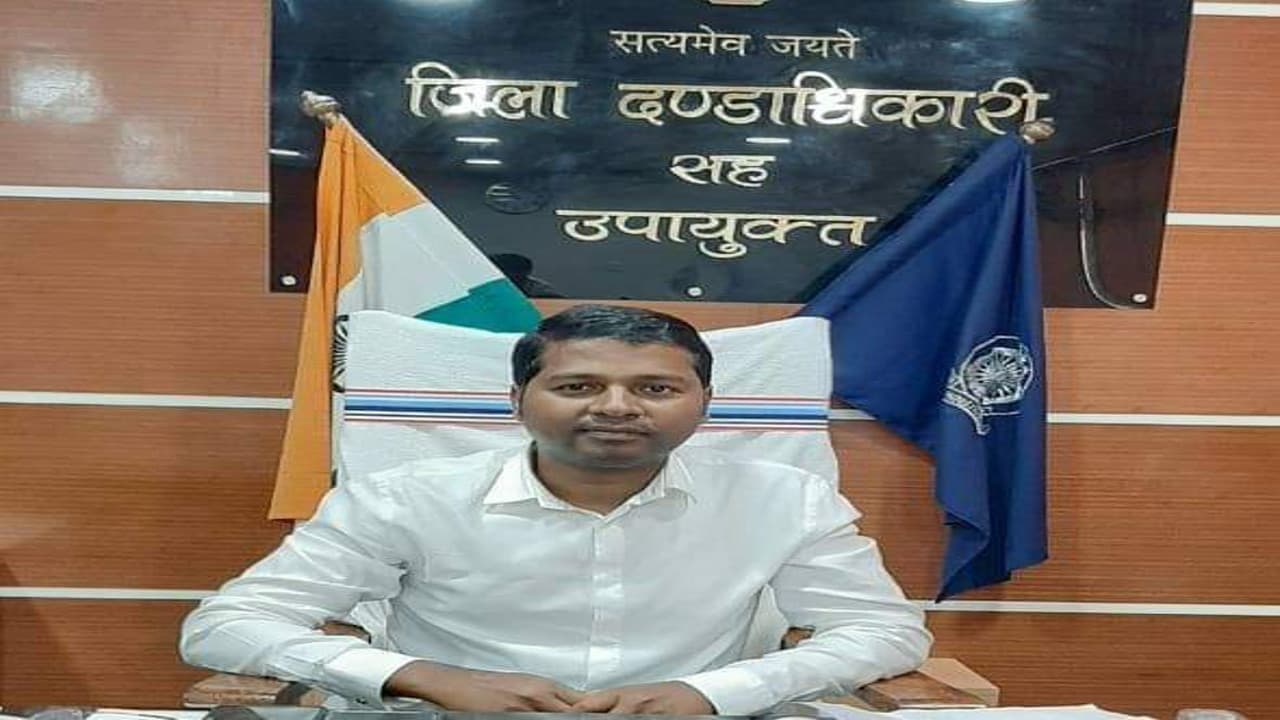 Election Commission की वेबसाइट से छेड़छाड़ व हैक करने का आरोपी Jharkhand से गिरफ्तार, पलामू DC कर रहे पूछताछ Election Commission की वेबसाइट से छेड़छाड़ व हैक करने का आरोपी Jharkhand से गिरफ्तार, पलामू DC कर रहे पूछताछ