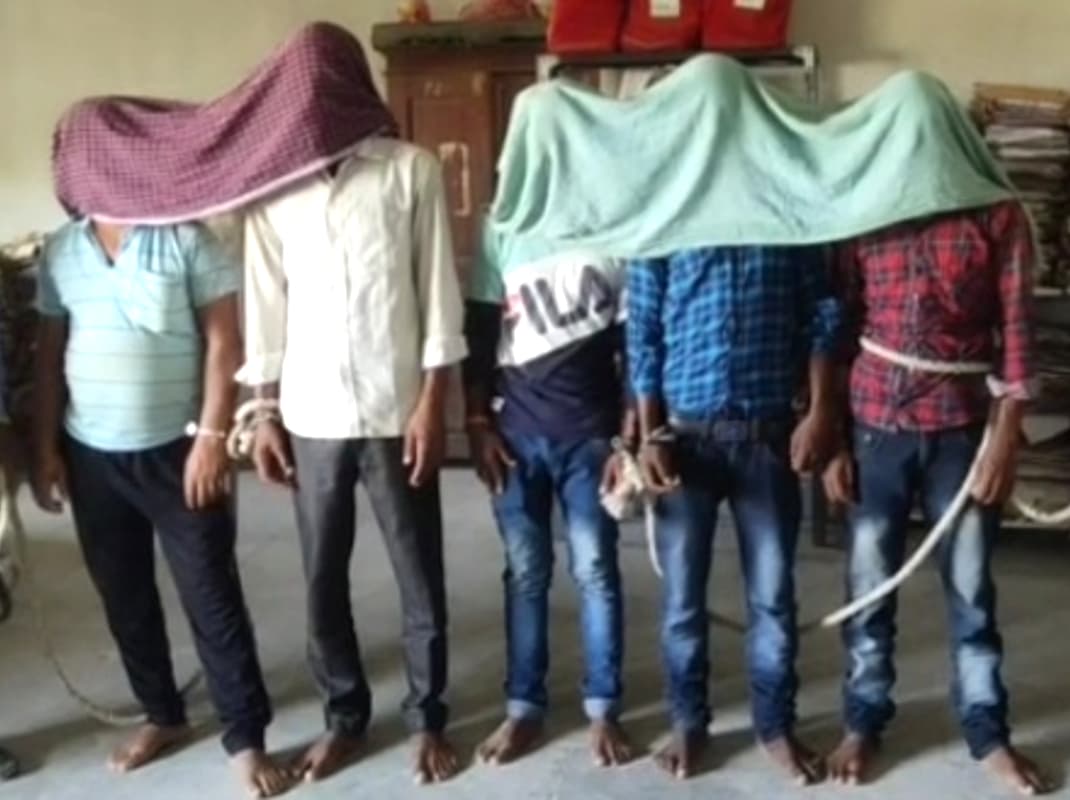 बालू का अवैध कारोबार करने वालों पर चला प्रशासन का डंडा, 6 ट्रैक्टर जब्त कर पांच ड्राइवरों को भेजा जेल