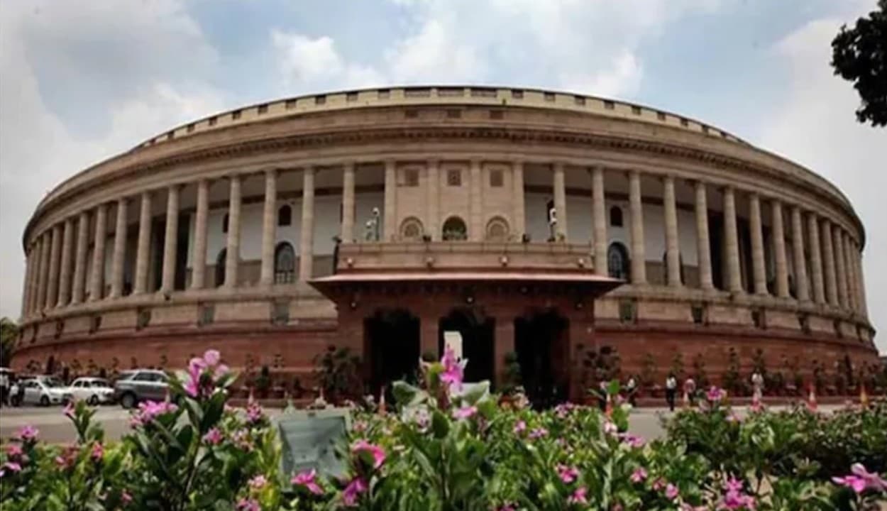 अजय मिश्रा टेनी की बर्खास्तगी की मांग पर कांग्रेस का संसद में हंगामा, लोकसभा-राज्यसभा 2 बजे तक स्थगित अजय मिश्रा टेनी की बर्खास्तगी की मांग पर कांग्रेस का संसद में हंगामा, लोकसभा-राज्यसभा 2 बजे तक स्थगित