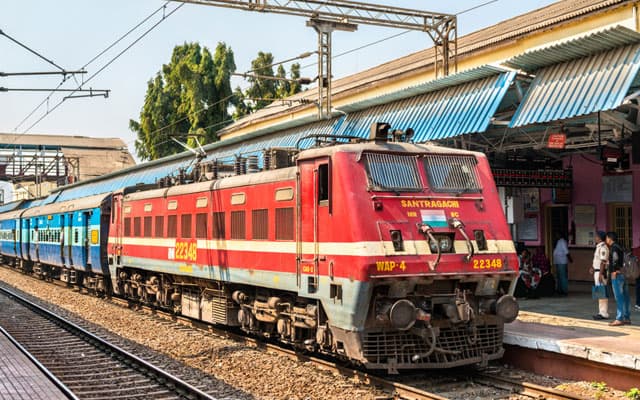 Jharkhand railway news : रेलवे ट्रेन चलाने के लिए तैयार लेकिन सरकार की अनुमति का इंतजार