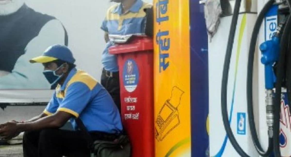 Petrol Diesel : 20 दिनों में 6.35 रुपये पेट्रोल महंगा, 23 दिनों में डीजल 7.35 रुपये, जानें आपके शहर का दाम Petrol Diesel : 20 दिनों में 6.35 रुपये पेट्रोल महंगा, 23 दिनों में डीजल 7.35 रुपये, जानें आपके शहर का दाम