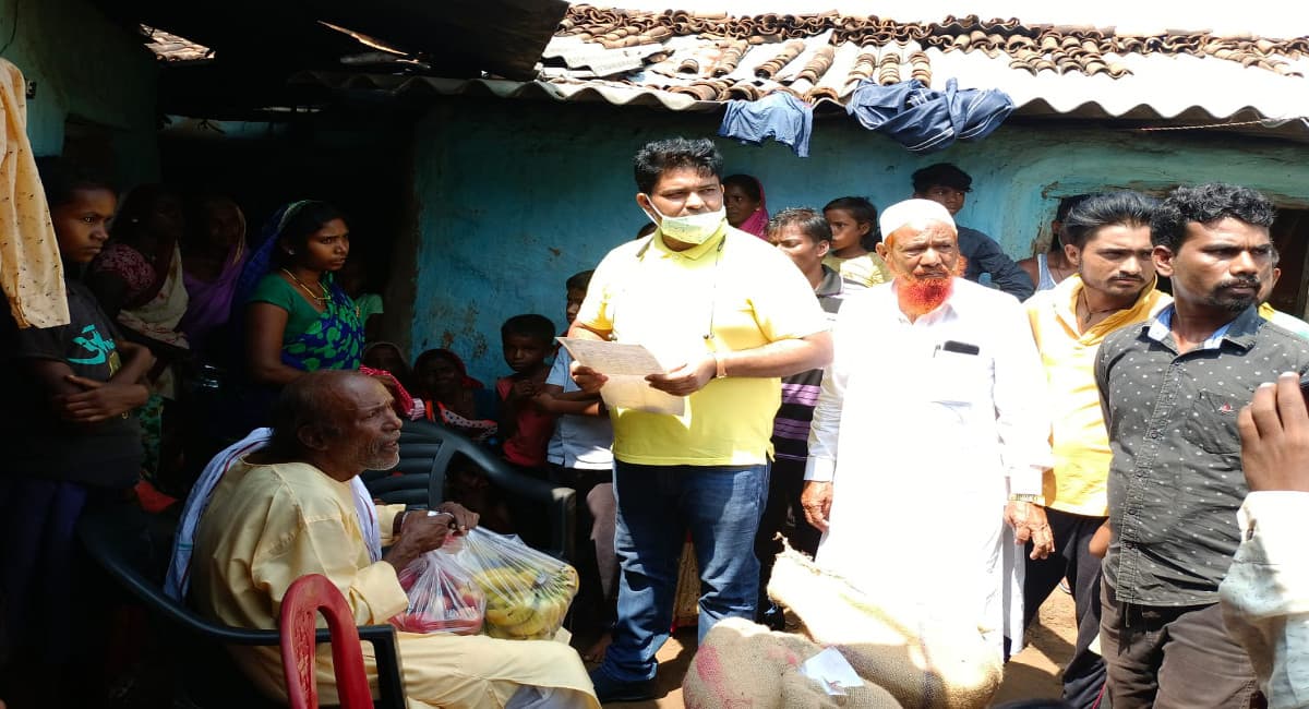 30 साल बाद गुमला लौटे फुचा महली को मिला सरकारी योजना का लाभ, CM हेमंत सोरेन का जताया आभार 30 साल बाद गुमला लौटे फुचा महली को मिला सरकारी योजना का लाभ, CM हेमंत सोरेन का जताया आभार