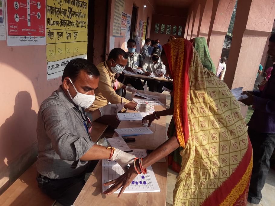 Bihar By Election 2022: मोकामा और गोपालगंज में मतदान शुरू, सरकार ने की सार्वजनिक छुट्टी घोषित Bihar By Election 2022: मोकामा और गोपालगंज में मतदान शुरू, सरकार ने की सार्वजनिक छुट्टी घोषित