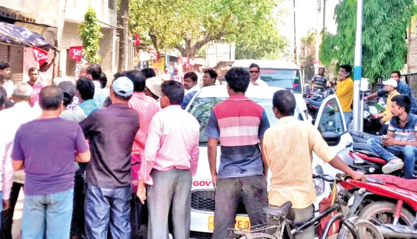 इलेक्शन के साइड इफेक्ट: पुरुलिया में चुनाव खत्म होते ही पानी को तरसे लोग, जलापूर्ति की मांग पर अंडाल में 4 घंटे सड़क जाम इलेक्शन के साइड इफेक्ट: पुरुलिया में चुनाव खत्म होते ही पानी को तरसे लोग, जलापूर्ति की मांग पर अंडाल में 4 घंटे सड़क जाम