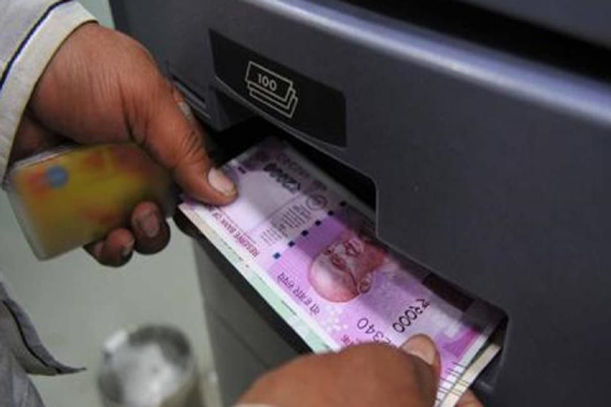 बिहार में ATM से निकलने लगे जाली नोट, पुलिस ने सील कर ली तलाशी तो 500 के 97 नकली नोट मिले बिहार में ATM से निकलने लगे जाली नोट, पुलिस ने सील कर ली तलाशी तो 500 के 97 नकली नोट मिले