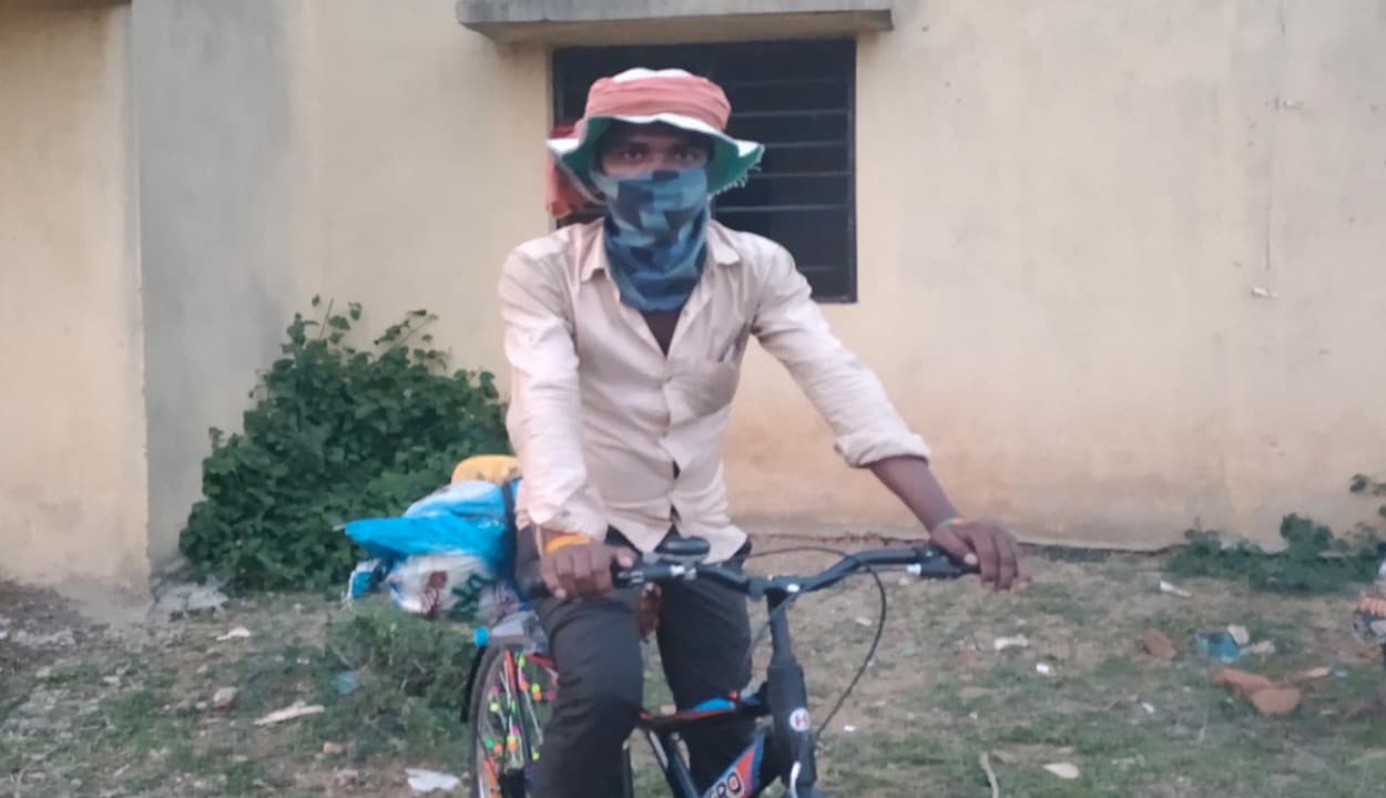 Lockdown Effect : मुबंई से 13 दिन में 1800 किमी साइकिल चलाकर कसमार पहुंचा युवक, जांच के बाद भेजा गया क्वारेंटाइन सेंटर Lockdown Effect : मुबंई से 13 दिन में 1800 किमी साइकिल चलाकर कसमार पहुंचा युवक, जांच के बाद भेजा गया क्वारेंटाइन सेंटर