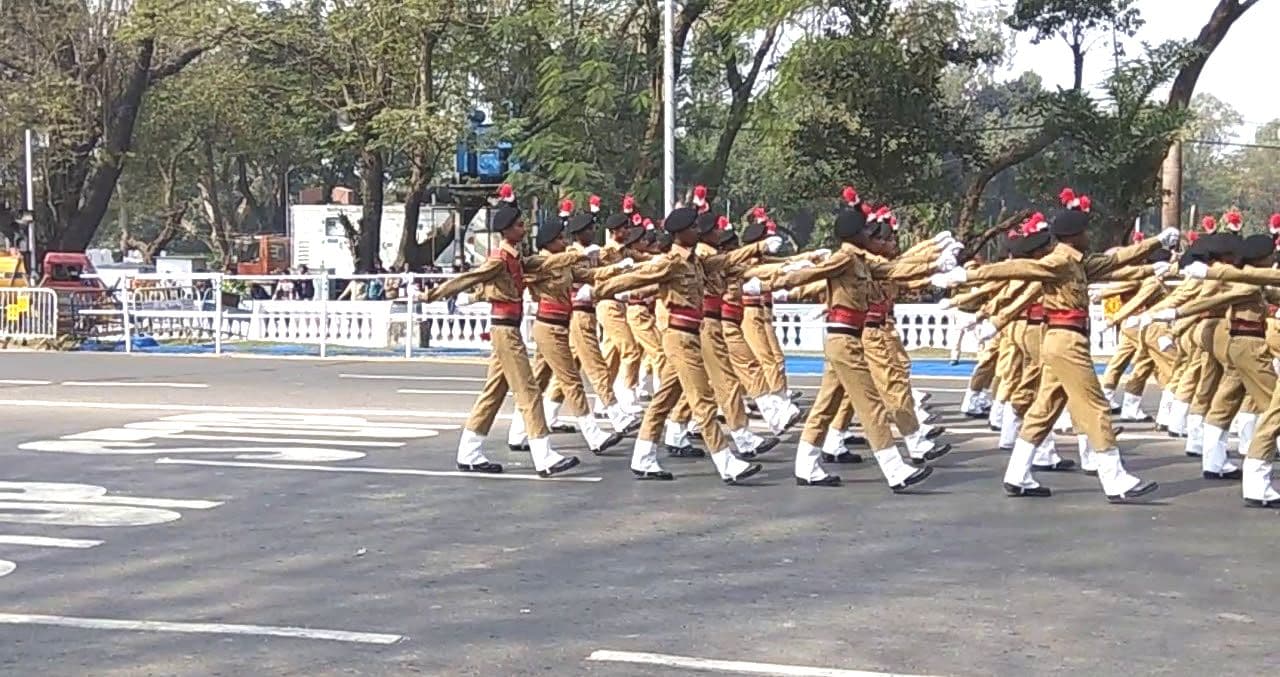 गणतंत्र दिवस परेड नहीं देख पायेंगे बंगाल के लोग, कोरोना की वजह से दर्शकों को आने की अनुमति नहीं गणतंत्र दिवस परेड नहीं देख पायेंगे बंगाल के लोग, कोरोना की वजह से दर्शकों को आने की अनुमति नहीं