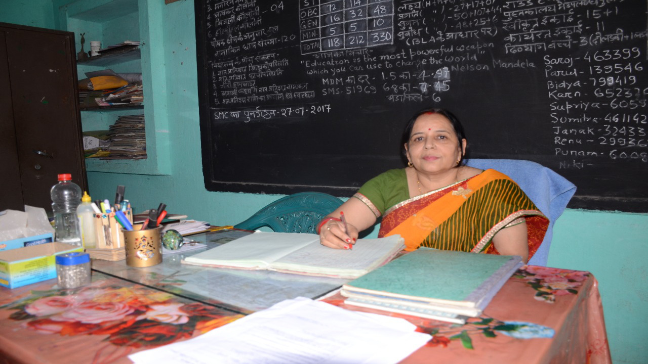 International Women’s Day 2021 : महिला टीचर सरकारी स्कूलों में प्रारंभिक शिक्षा की हैं बैक बोन, बच्चों में मिलता है मातृत्व एहसास International Women’s Day 2021 : महिला टीचर सरकारी स्कूलों में प्रारंभिक शिक्षा की हैं बैक बोन, बच्चों में मिलता है मातृत्व एहसास